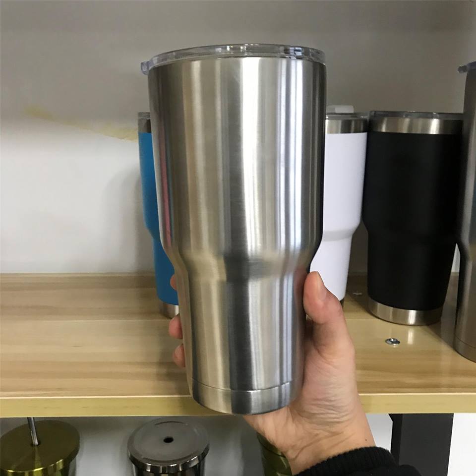 100 pieces 30 oz stainless steel vacuum insulated tumblers.